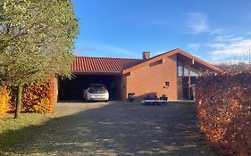 Vaerelse, Bad Og Toilet I Villa